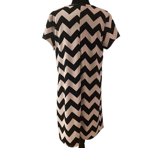American City Wear Black and White Chevron Sheath Dress Size 2XL - Picture 4 of 10